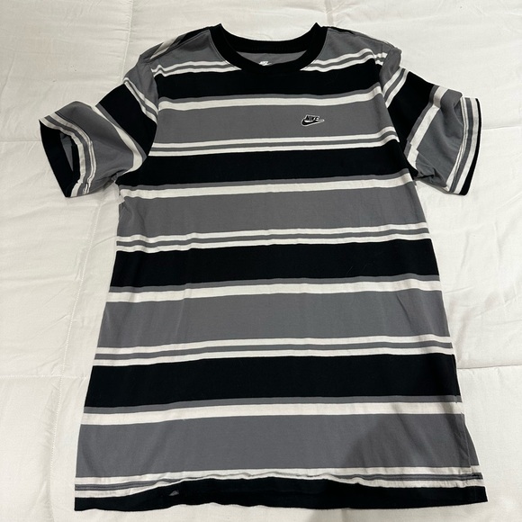 Nike Striped T-Shirt - Picture 1 of 2